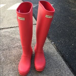 Rare pink hunter rain boots